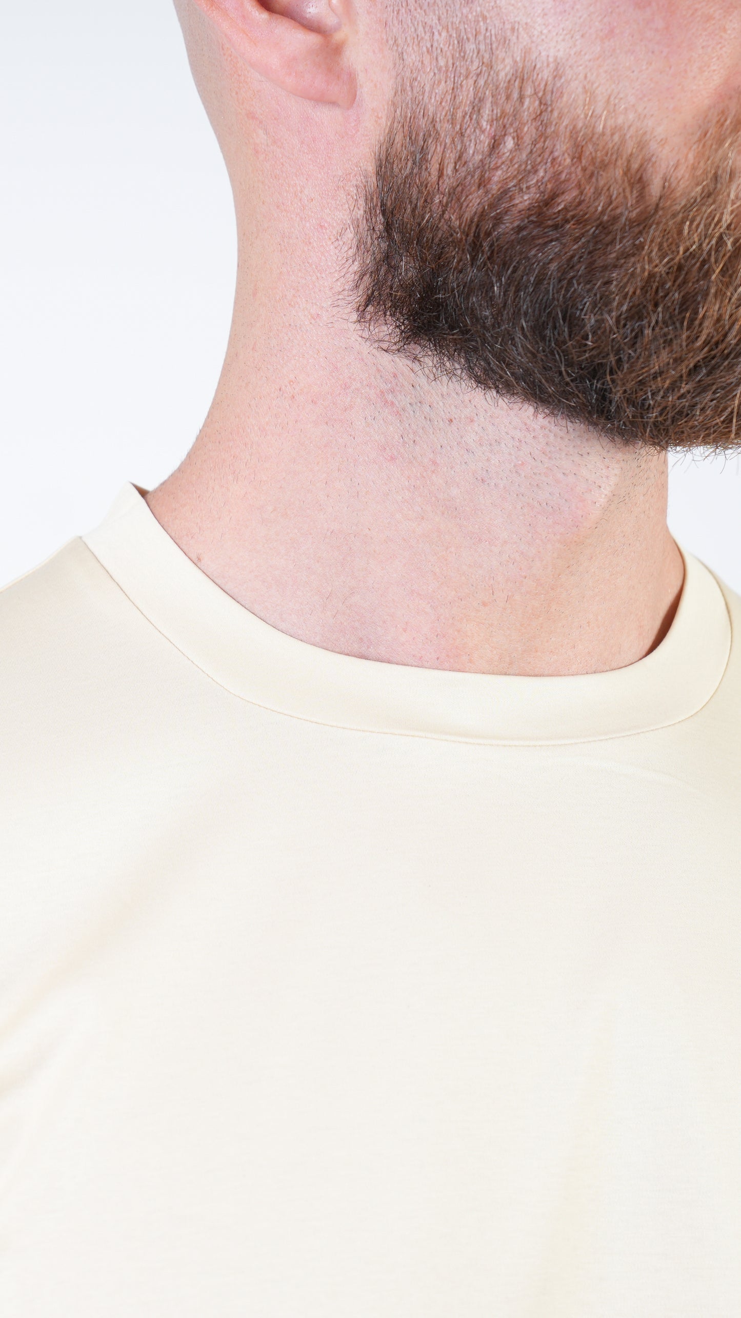T-SHIRT • SLIM FIT • BEIGE