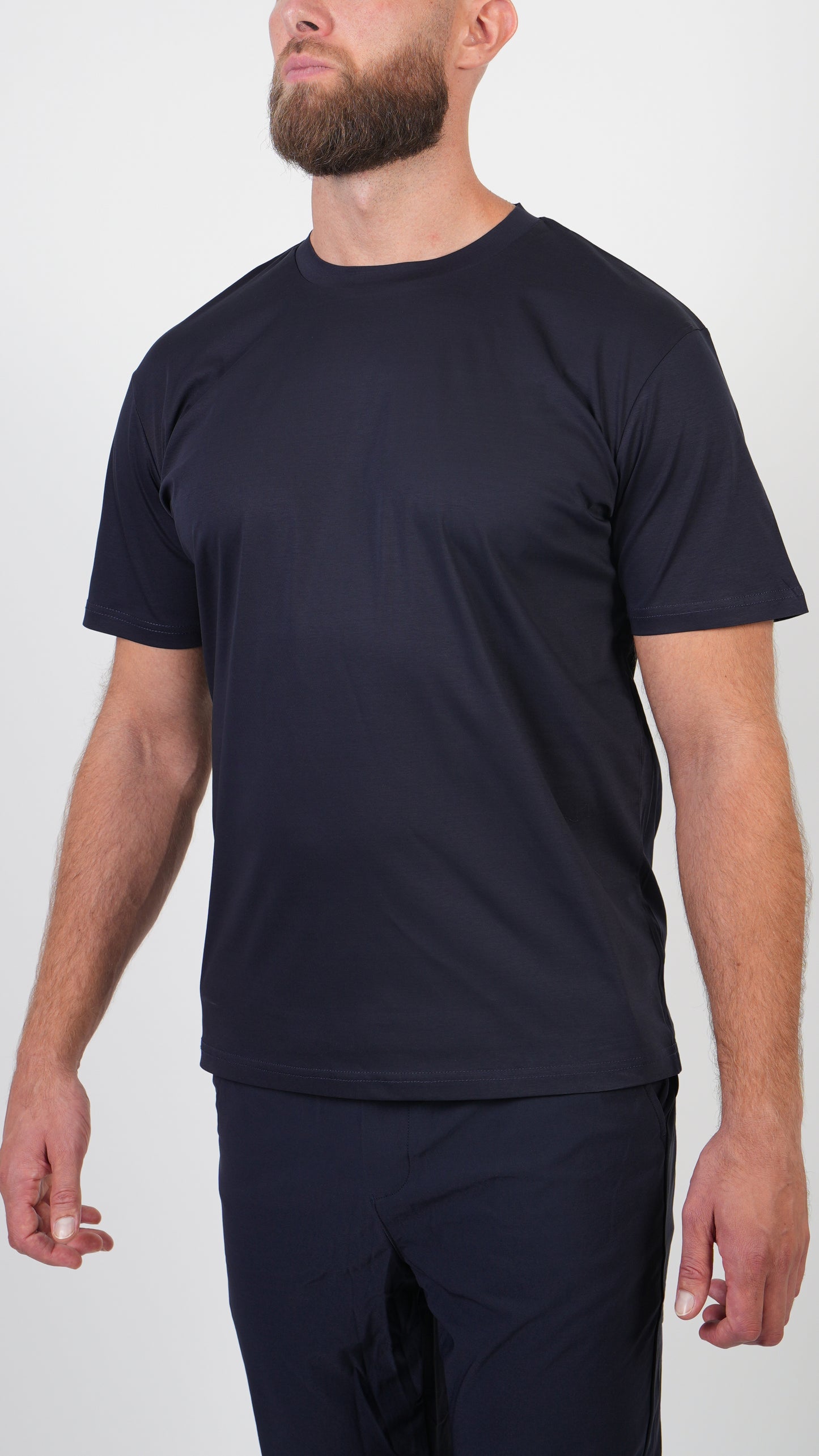 T-SHIRT • SLIM FIT • NAVY