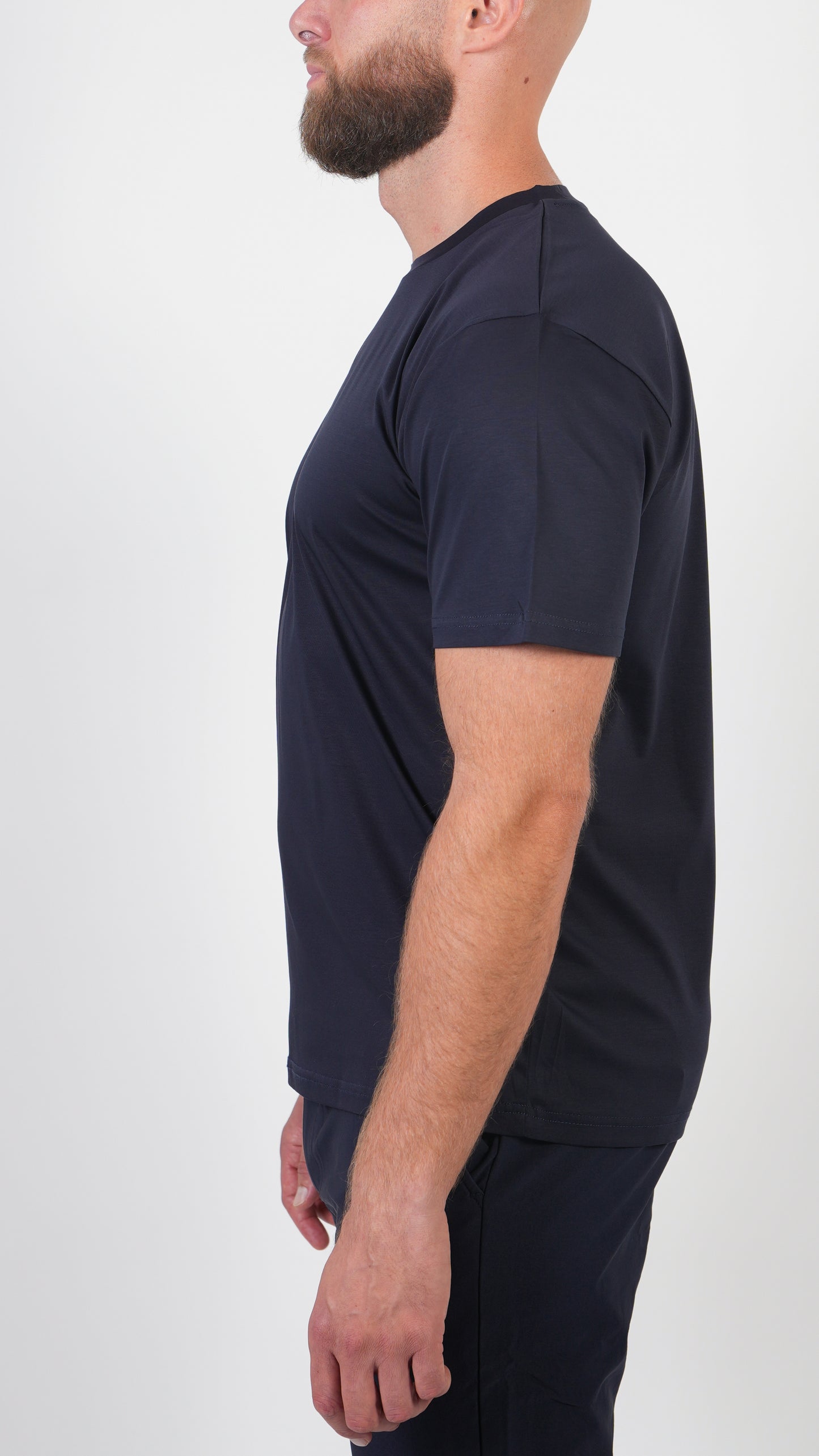 T-SHIRT • SLIM FIT • NAVY