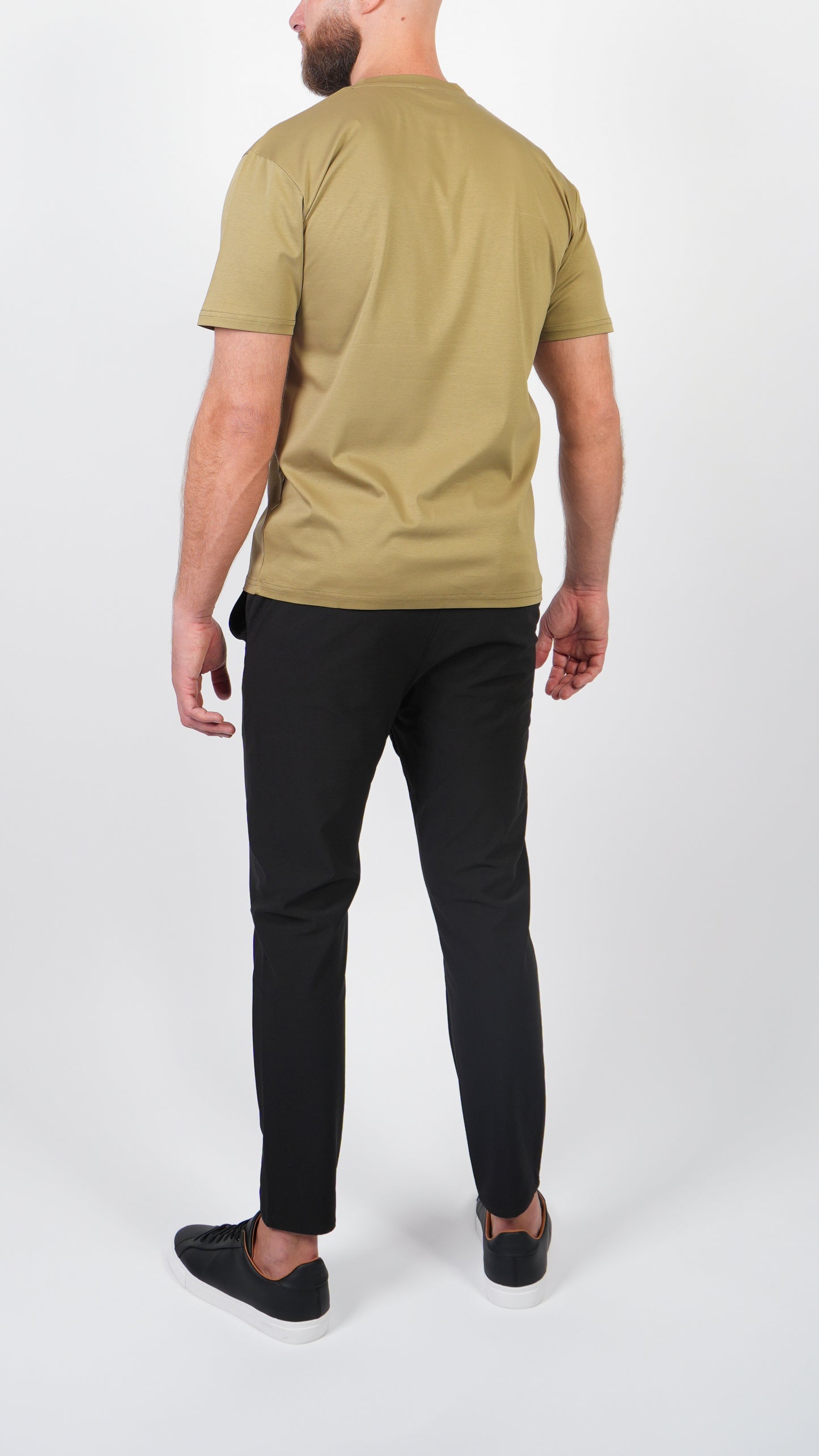 T-SHIRT • SLIM FIT • OLIVE