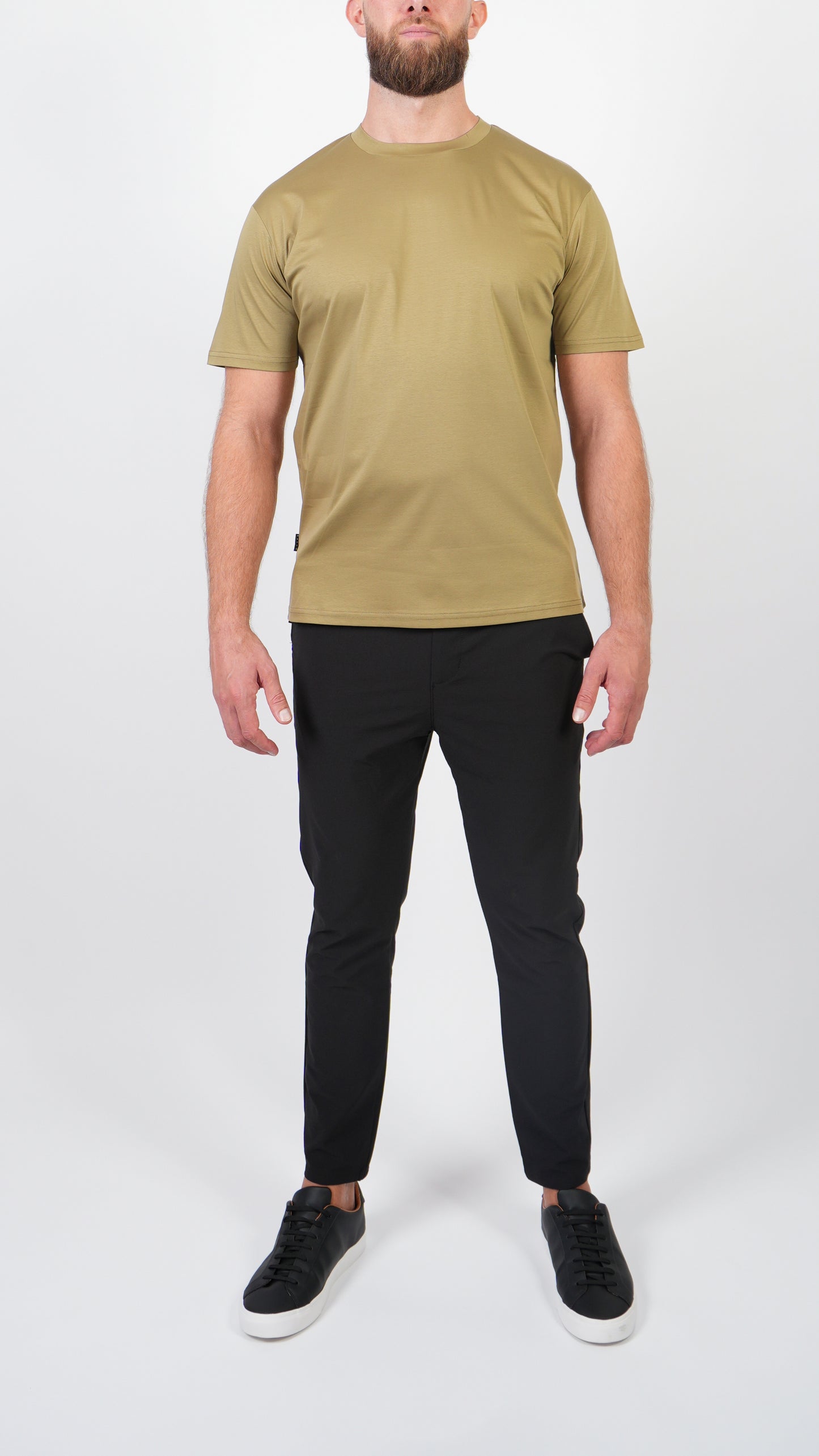 T-SHIRT • SLIM FIT • OLIVE