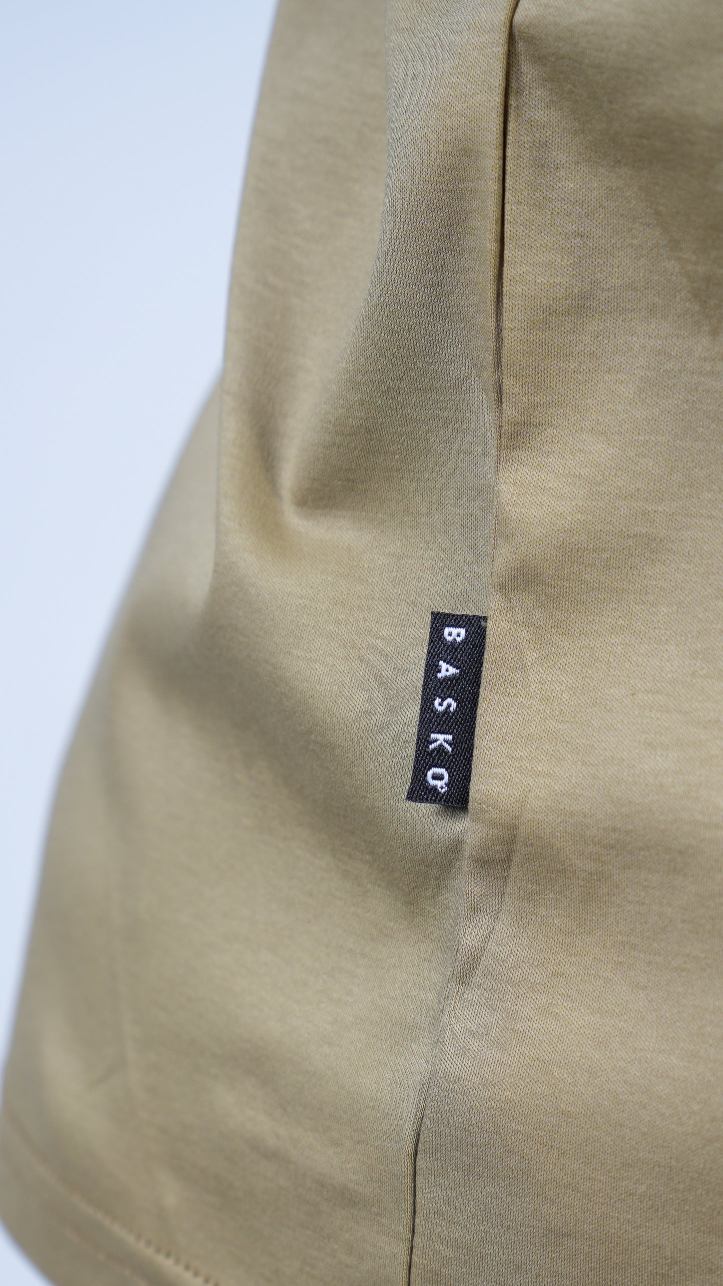 T-SHIRT • SLIM FIT • OLIVE