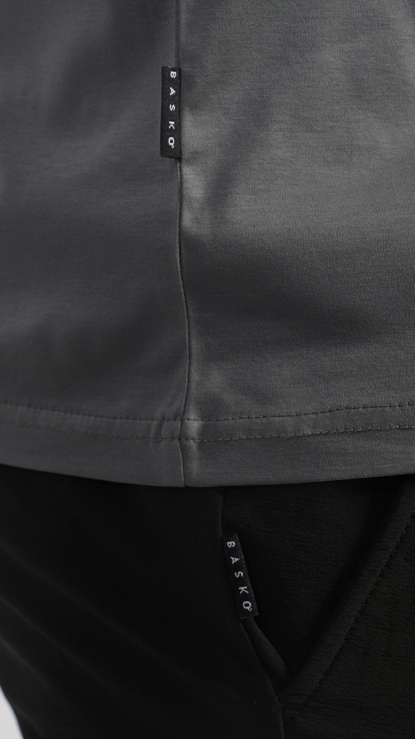 T-SHIRT • SLIM FIT • GREY