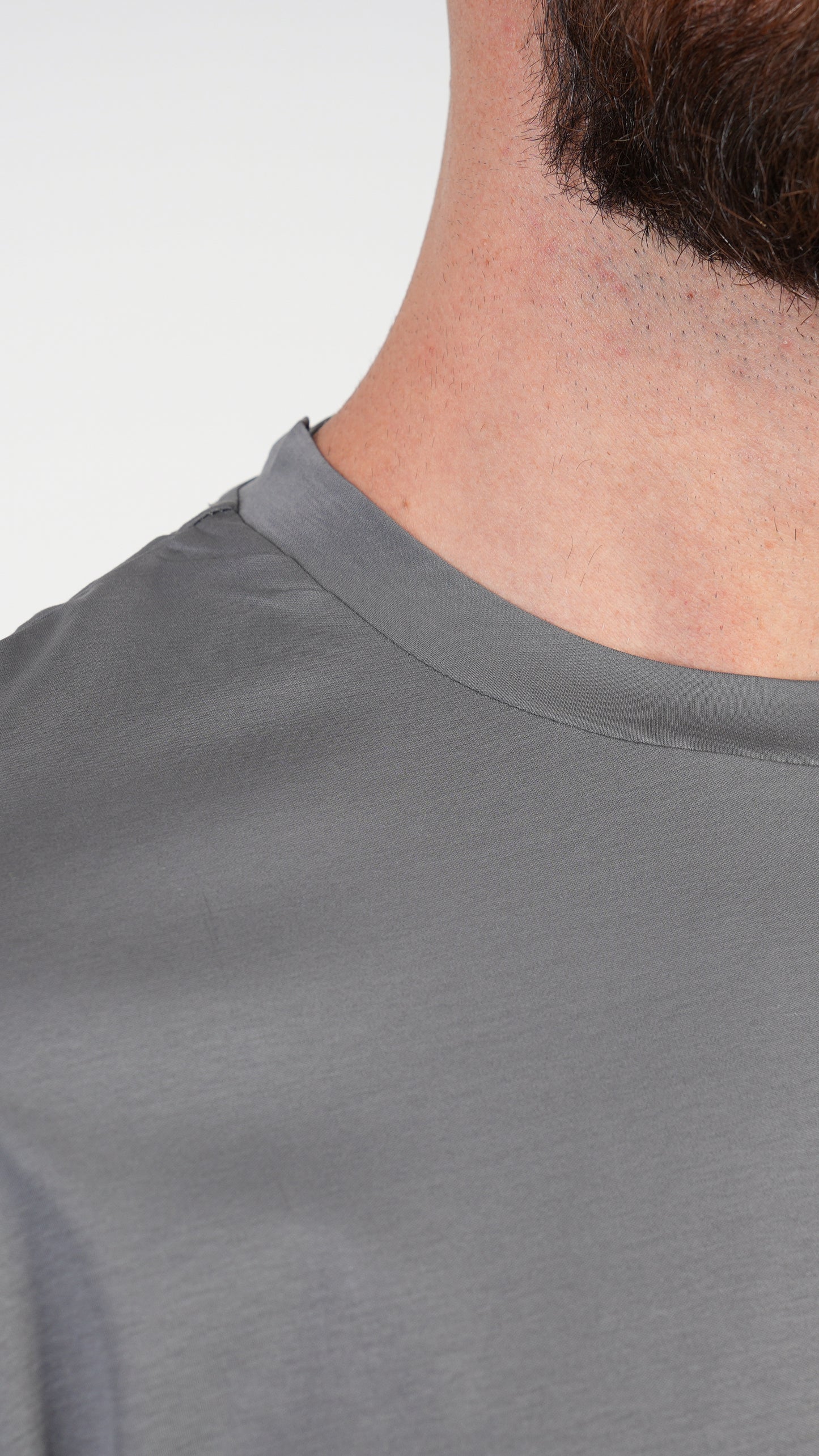 T-SHIRT • SLIM FIT • GREY