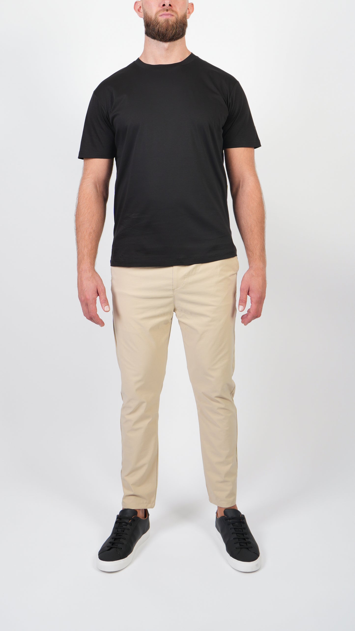 T-SHIRT • SLIM FIT • BLACK