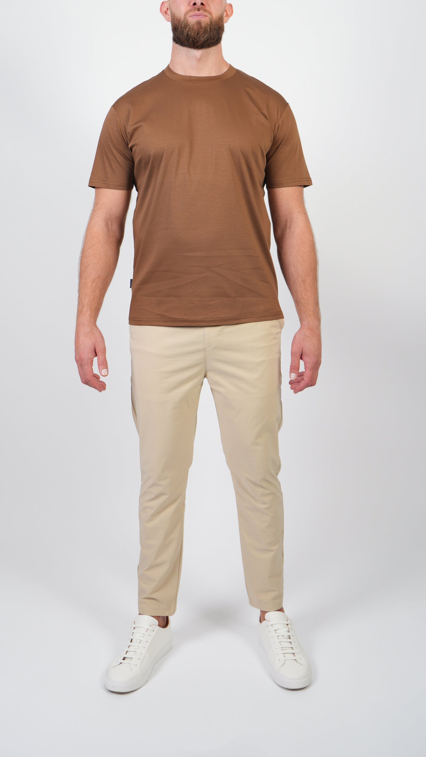 T-SHIRT • SLIM FIT • BROWN