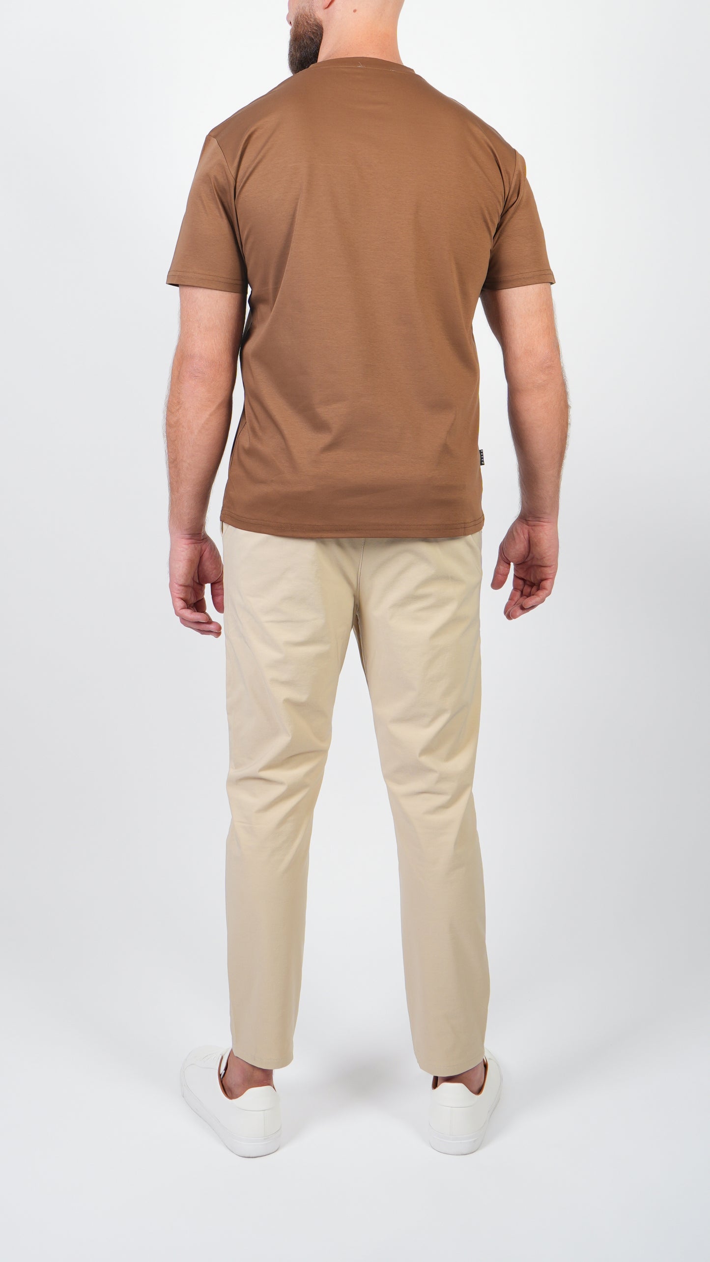 T-SHIRT • SLIM FIT • BROWN