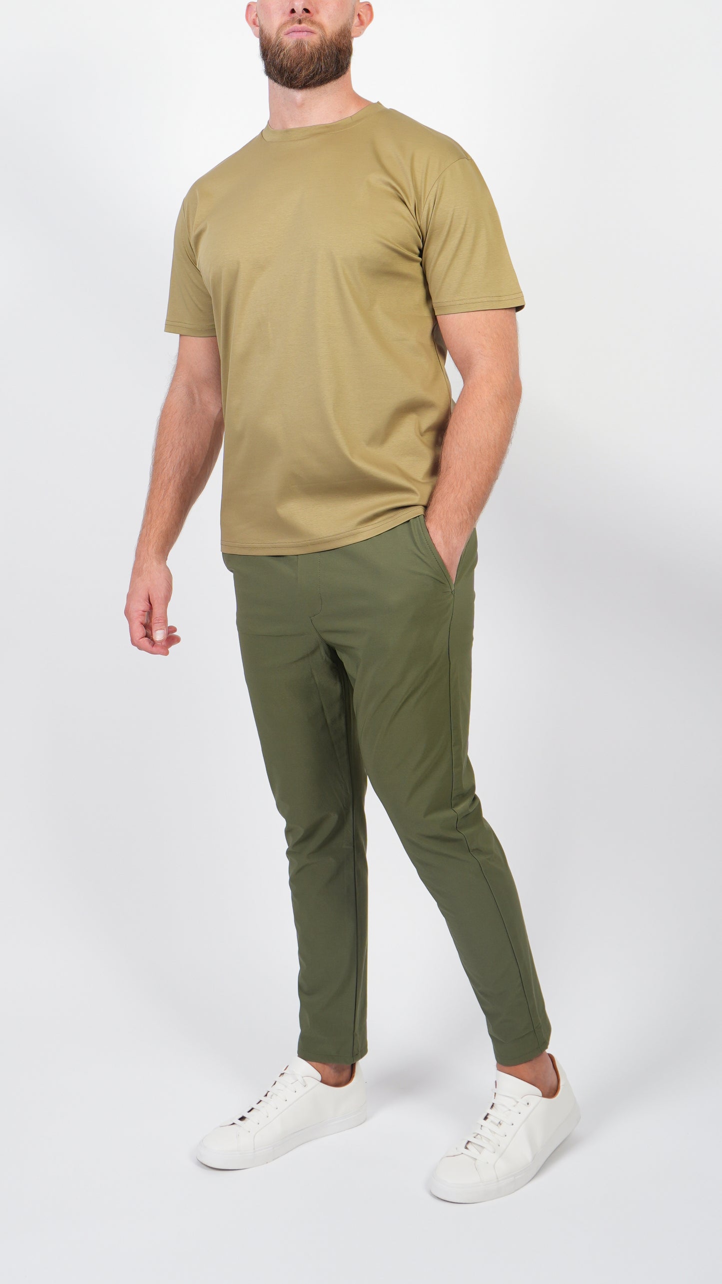 T-SHIRT • SLIM FIT • OLIVE