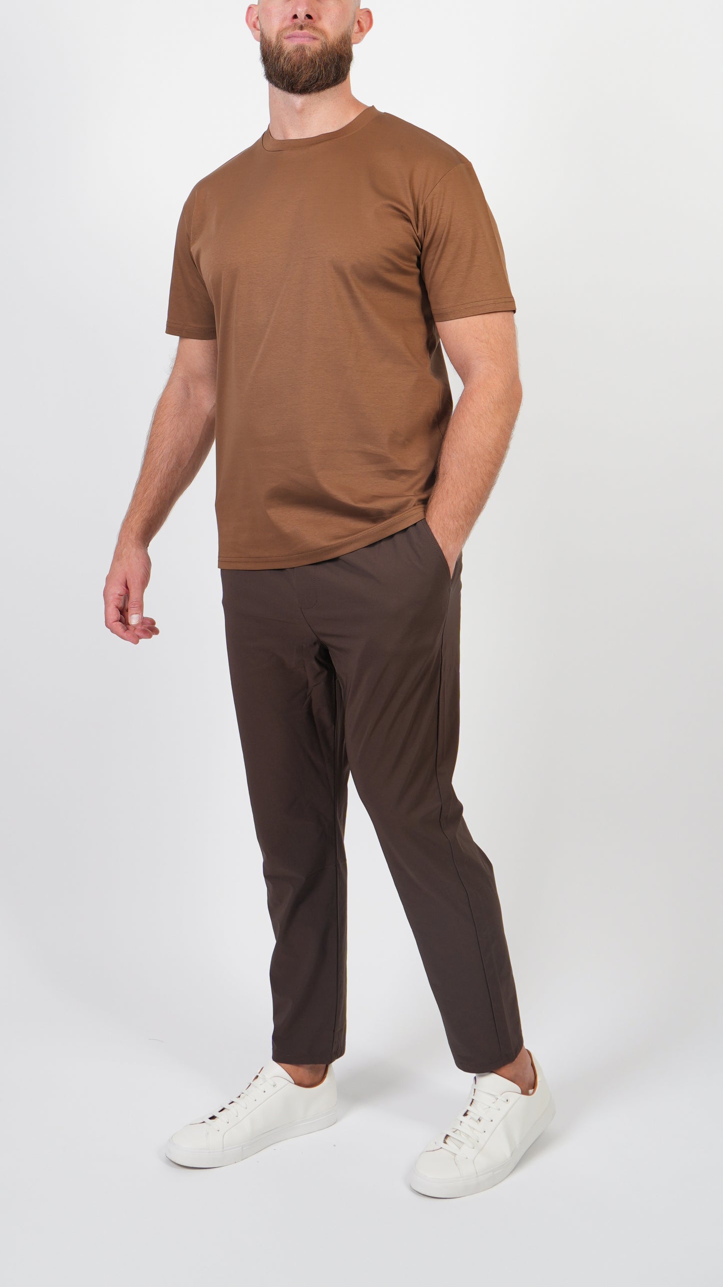 T-SHIRT • SLIM FIT • BROWN