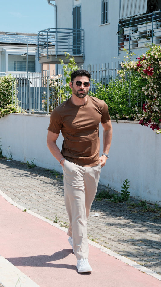 T-SHIRT • SLIM FIT • BROWN