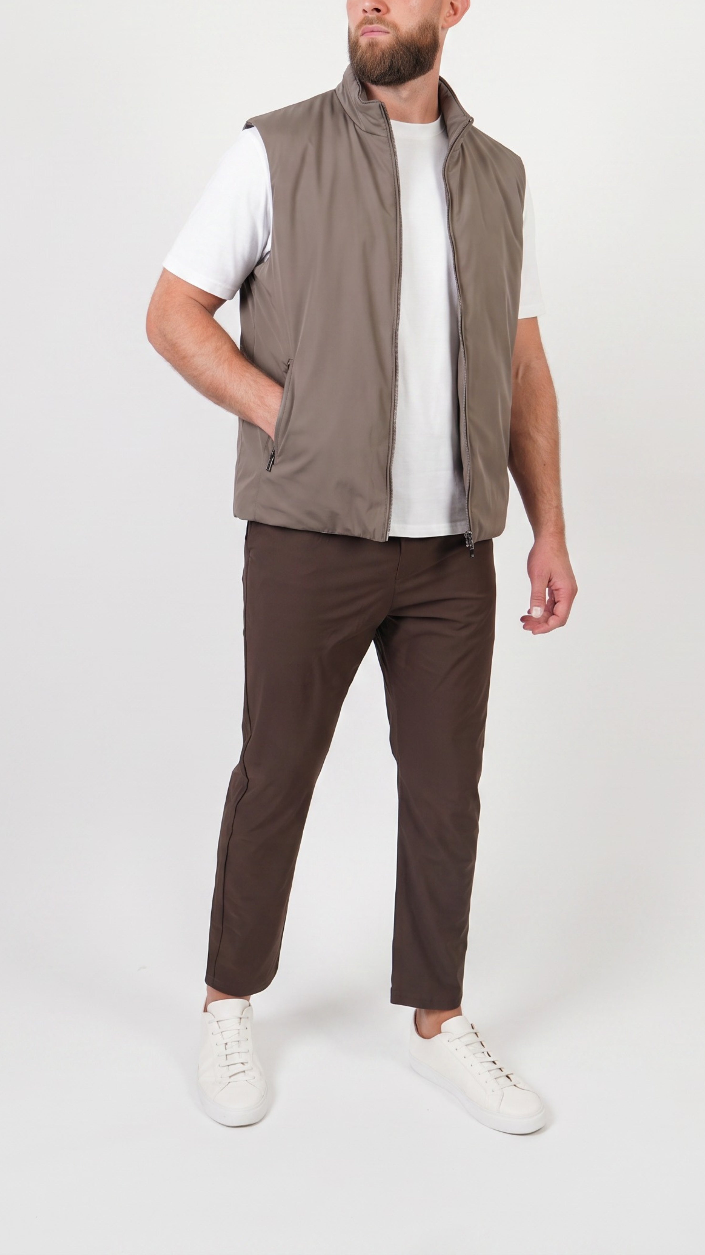 BODYWARMER • SLIM FIT • TAUPE