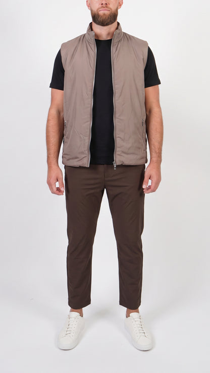 CHALECO • SLIM FIT • TAUPE