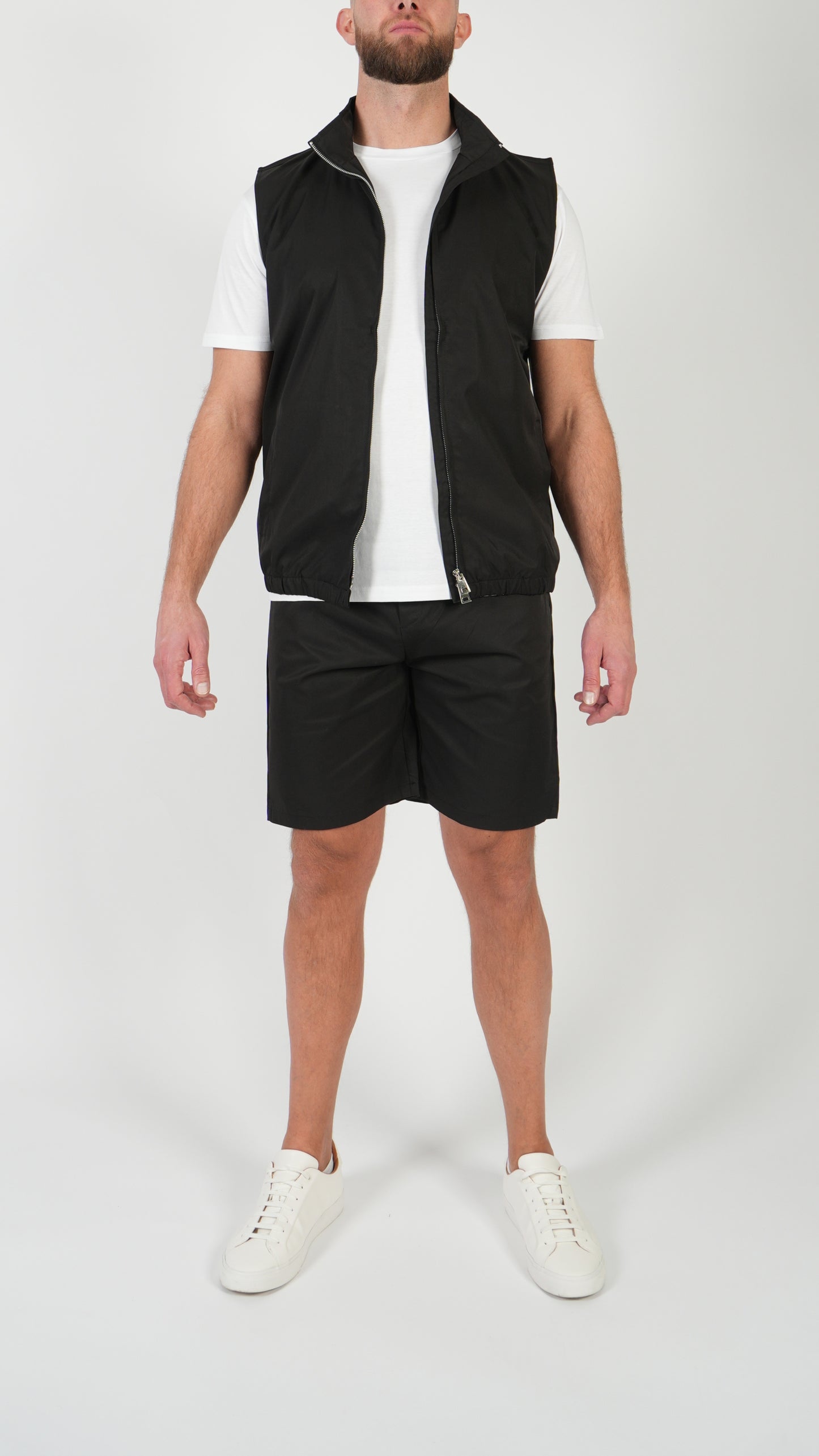 SOMMERSET • WEITE + SHORTS • SCHWARZ