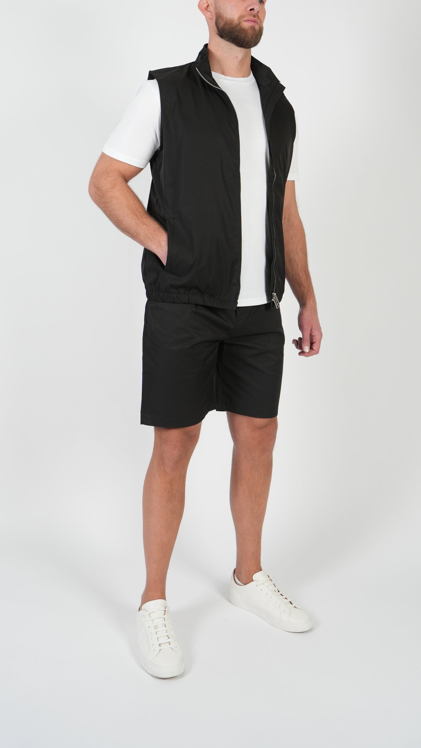 SOMMERSET • WEITE + SHORTS • SCHWARZ