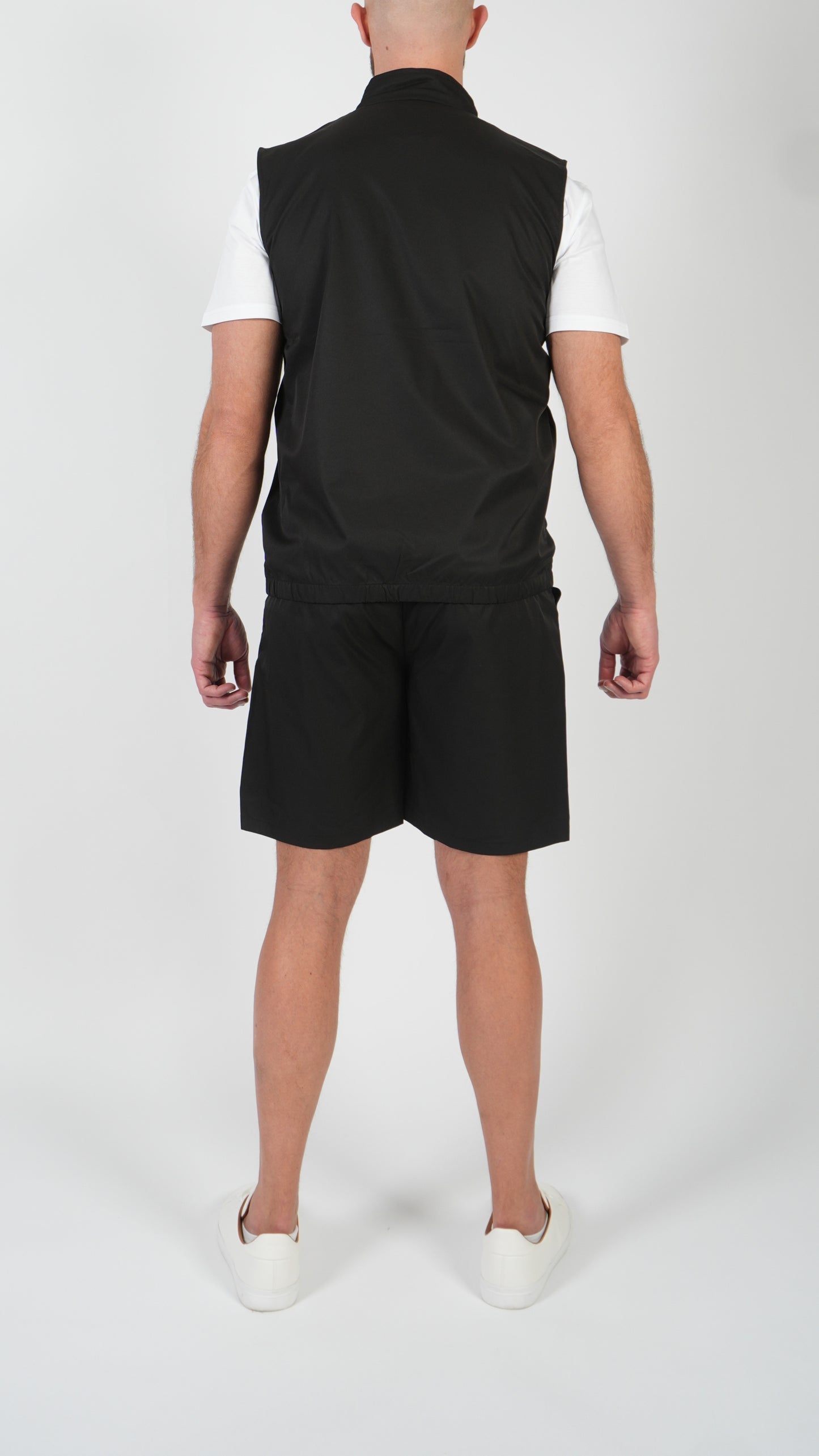 SOMMERSET • WEITE + SHORTS • SCHWARZ