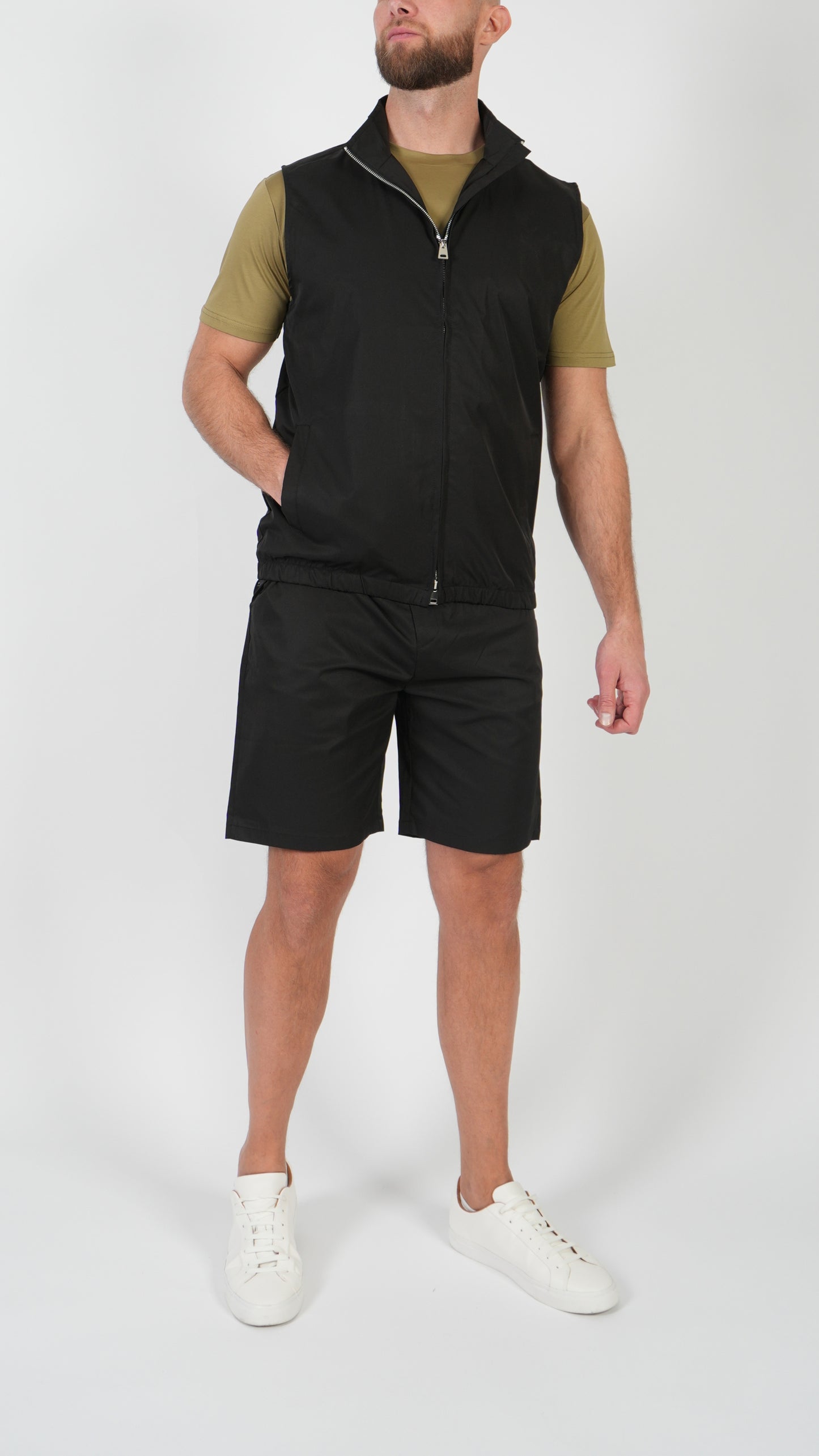 SOMMERSET • WEITE + SHORTS • SCHWARZ