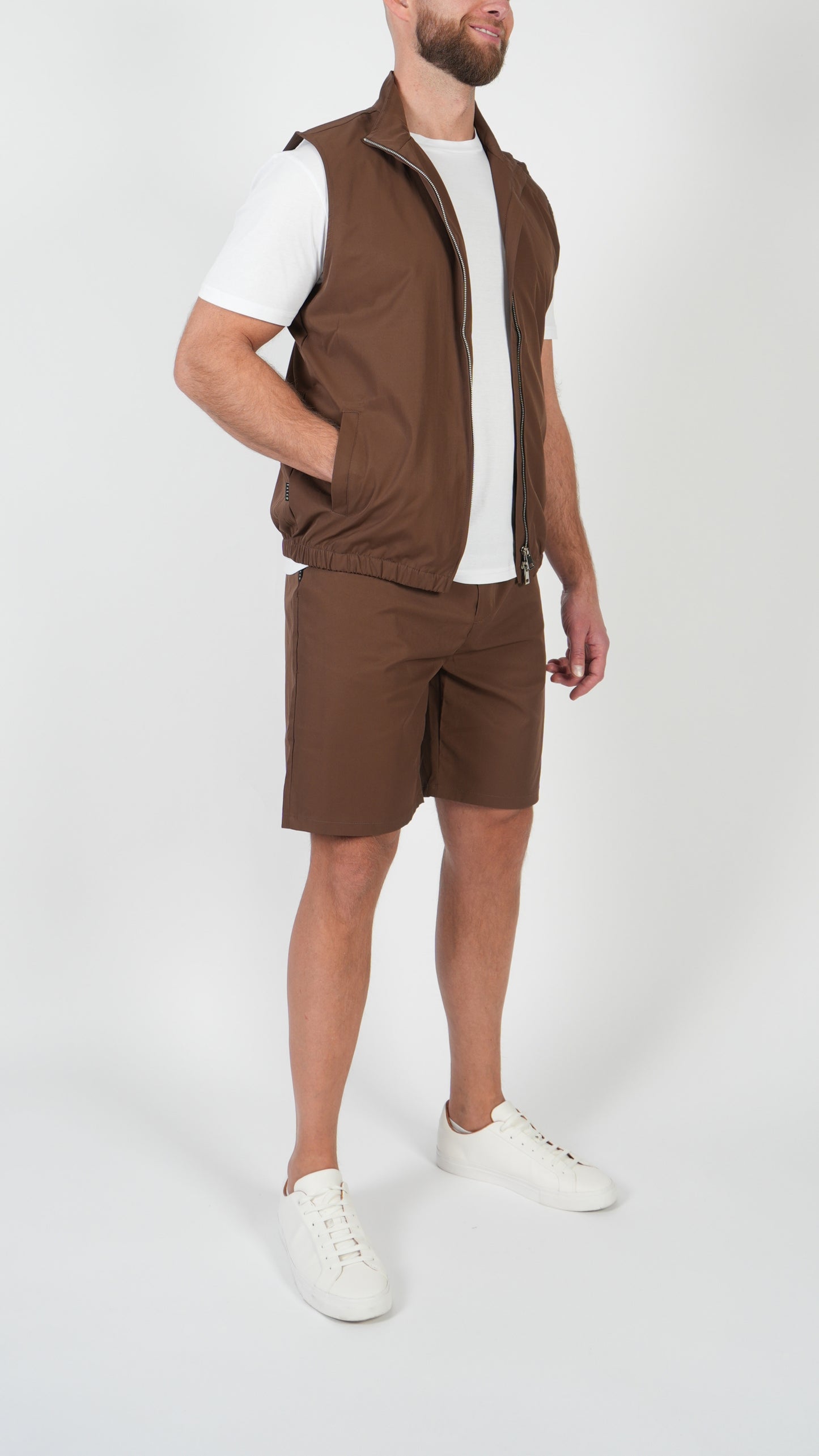 SOMMERSET • WEITE + SHORTS • BRAUN