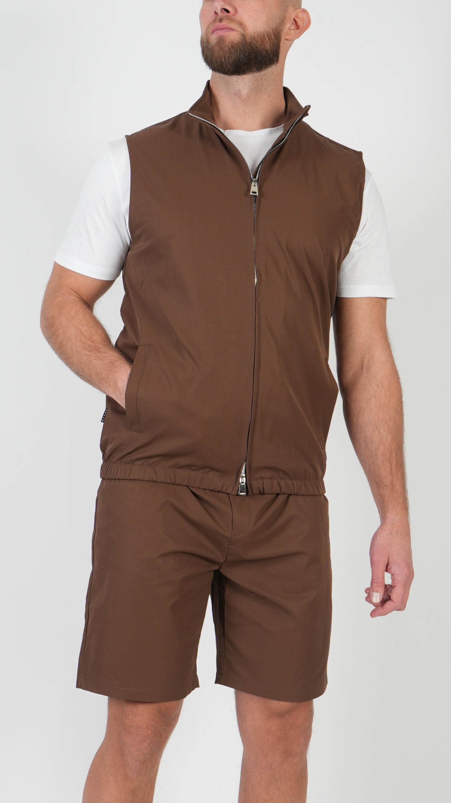 SOMMERSET • WEITE + SHORTS • BRAUN