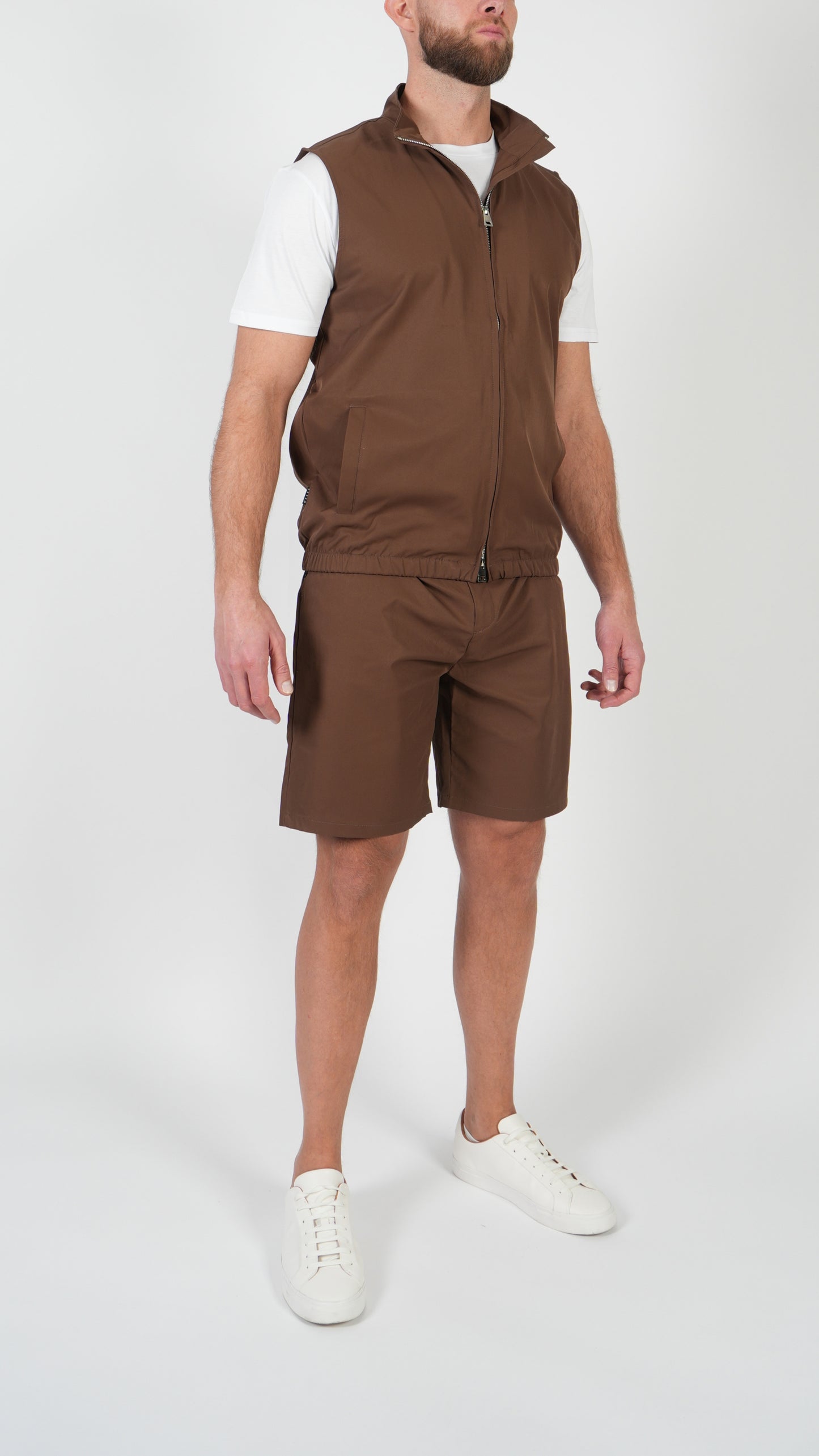 SOMMERSET • WEITE + SHORTS • BRAUN
