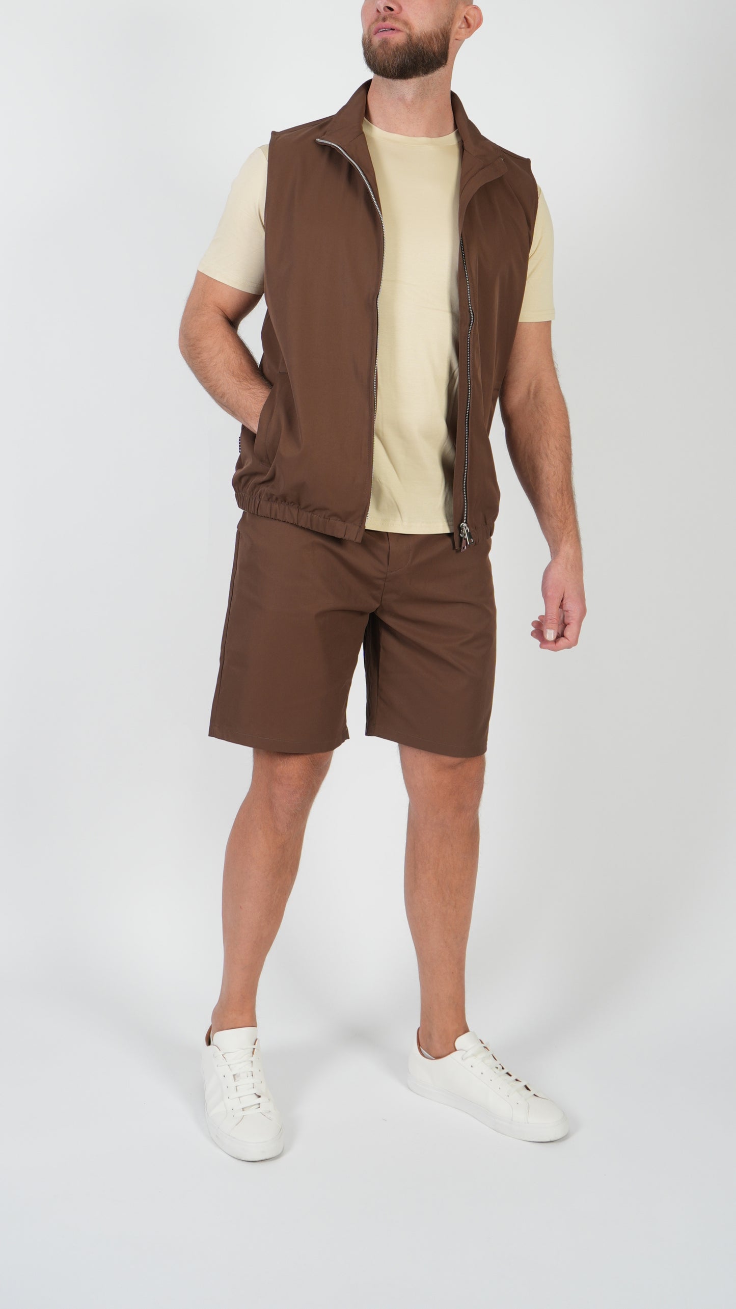 SOMMERSET • WEITE + SHORTS • BRAUN