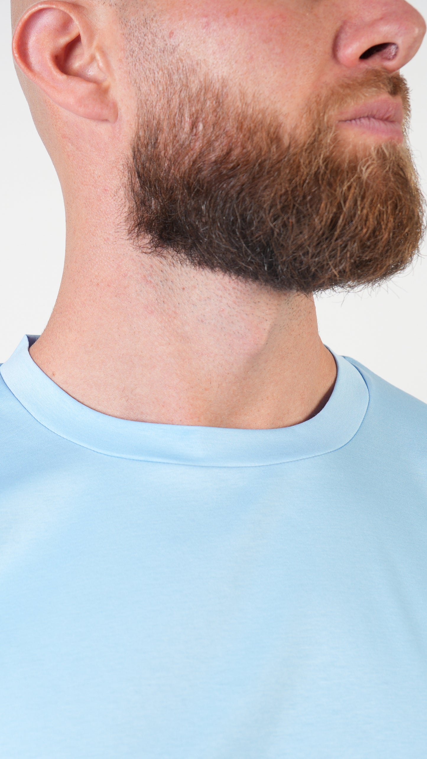 T-SHIRT • SLIM FIT • LIGHT BLUE