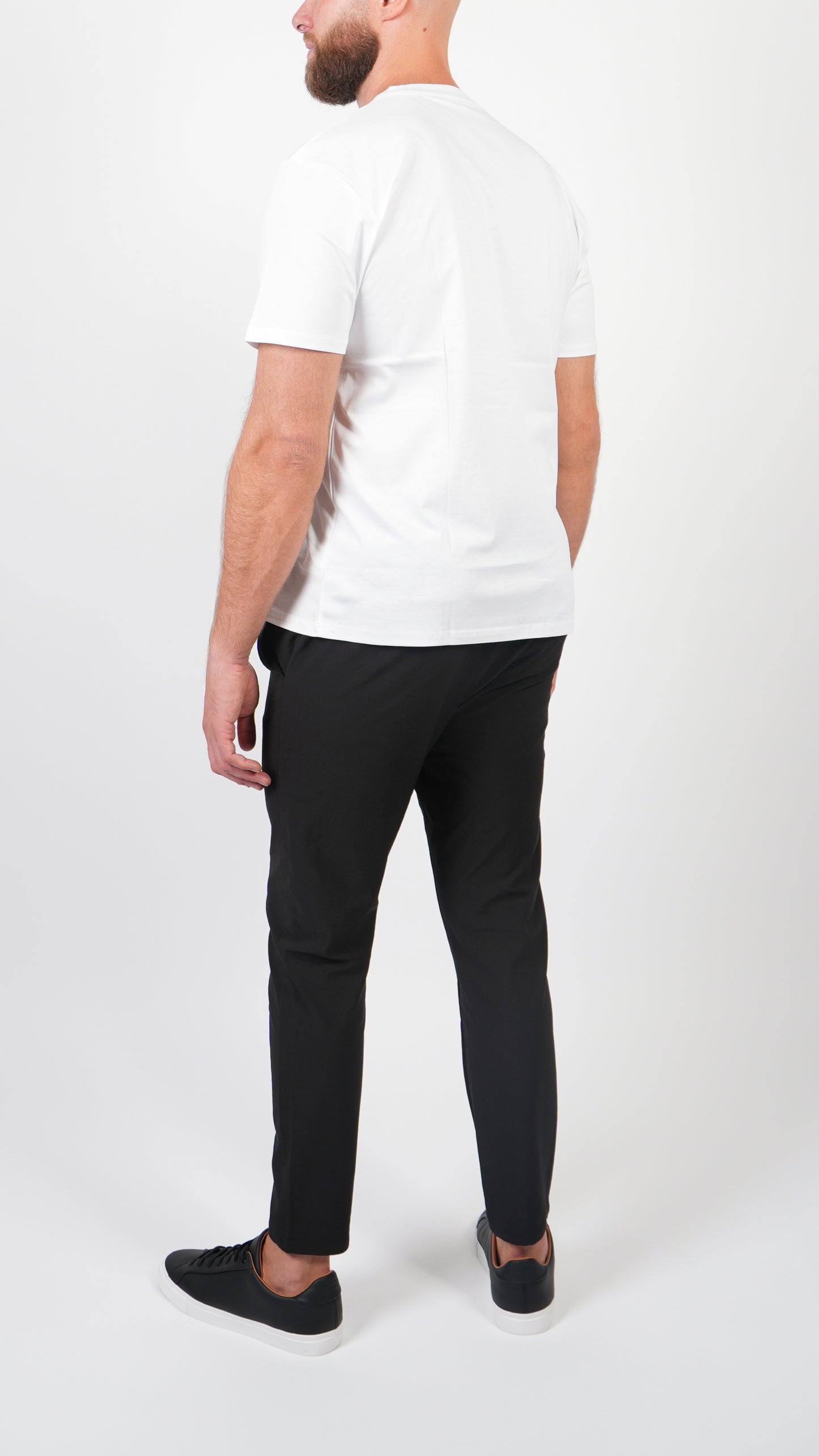 T-SHIRT  • SLIM FIT • WHITE
