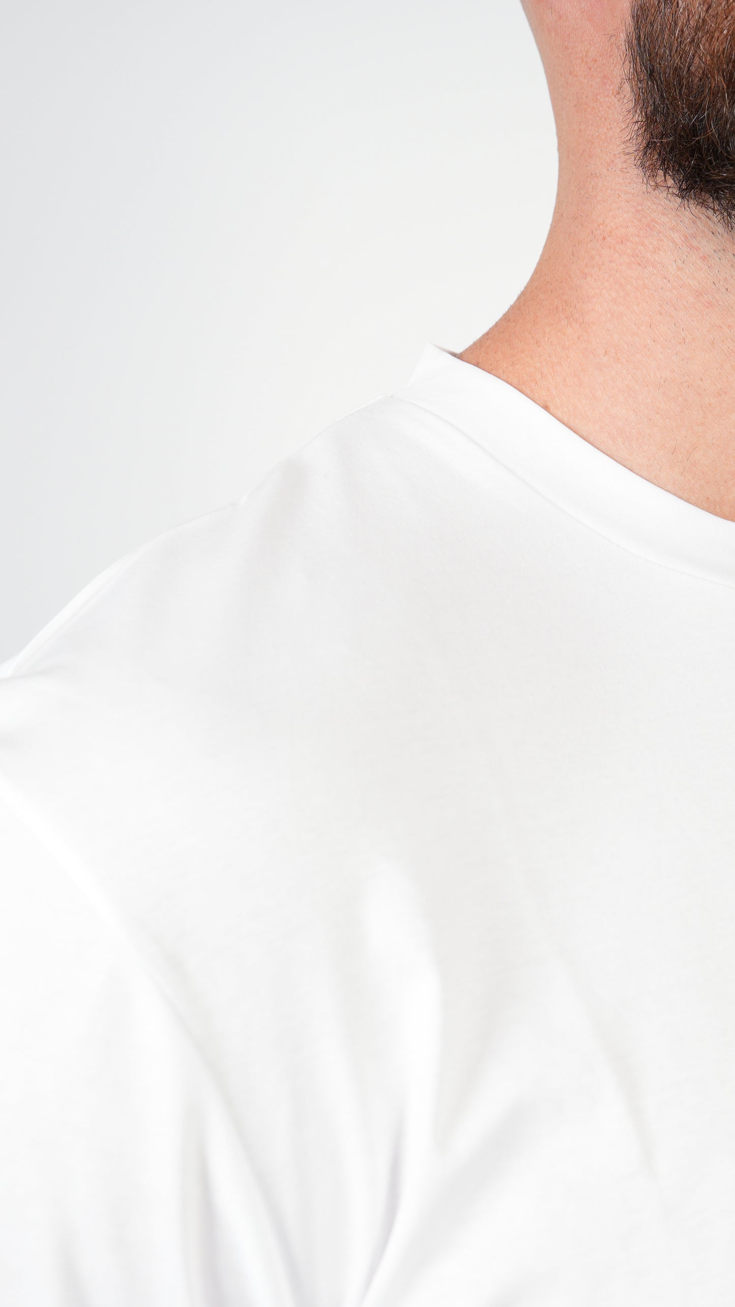 T-SHIRT  • SLIM FIT • WHITE