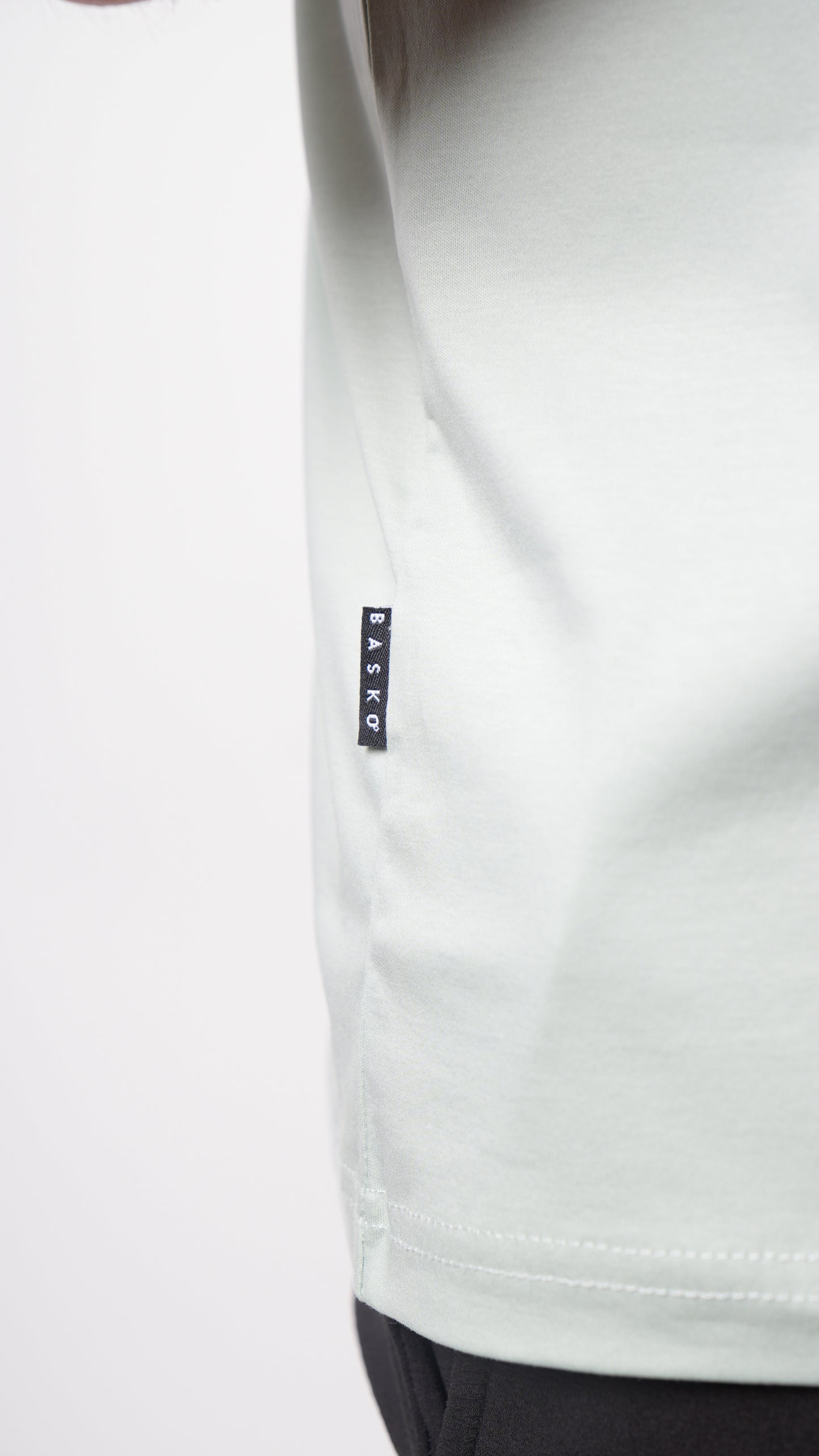 T-SHIRT  • SLIM FIT • SKY