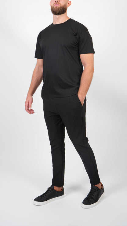 T-SHIRT  • SLIM FIT • BLACK