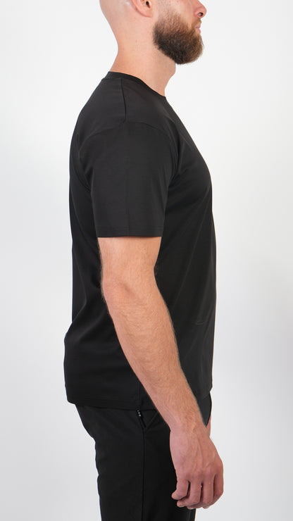 T-SHIRT  • SLIM FIT • BLACK