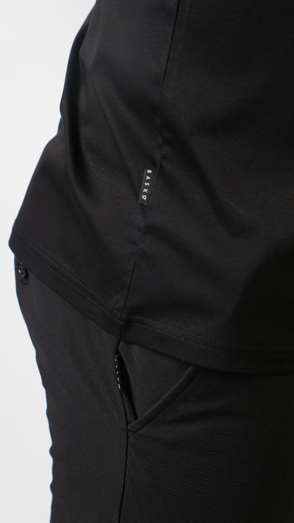 T-SHIRT  • SLIM FIT • BLACK