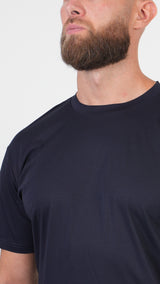 CAMISETA • AJUSTE AJUSTADO • AZUL MARINO