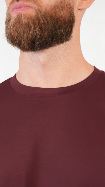 CAMISETA • AJUSTE AJUSTADO • BORGOÑA