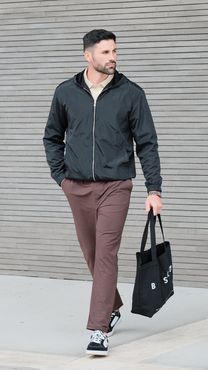 CHAQUETA CON CAPUCHA • NEGRO