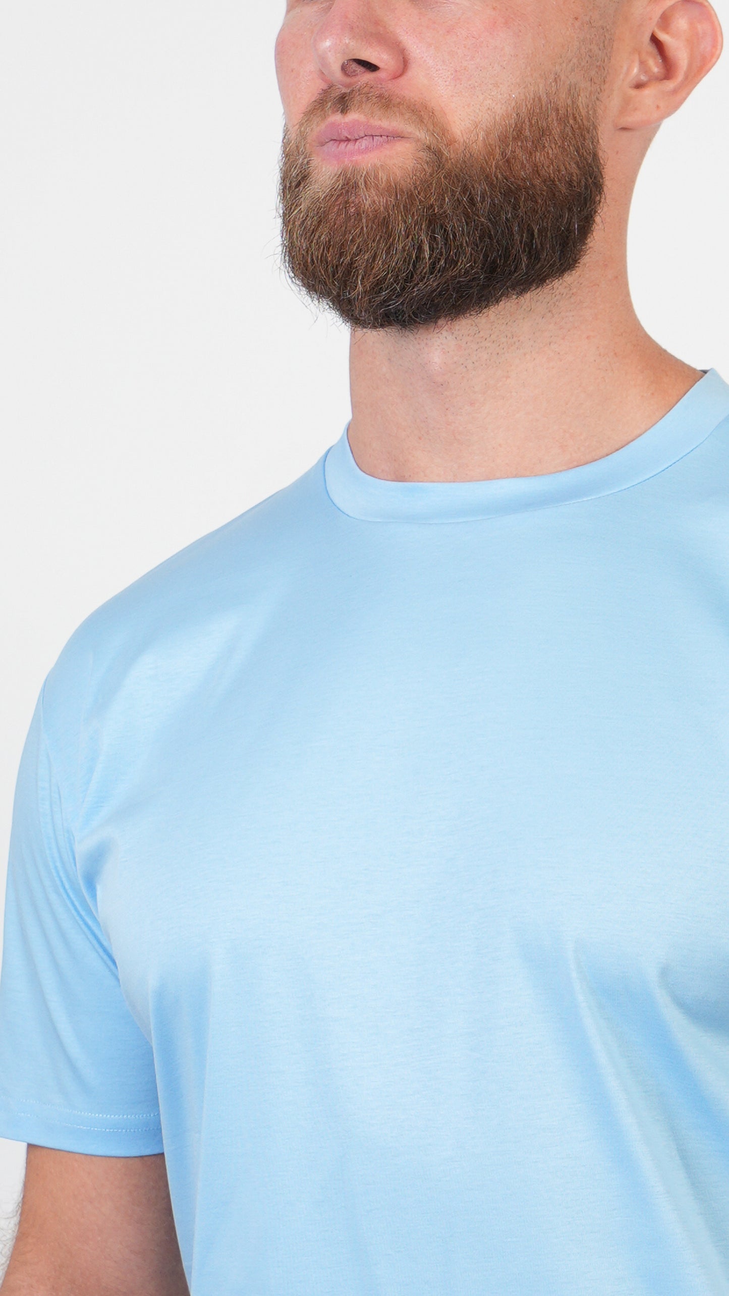 T-SHIRT • SLIM FIT • LIGHT BLUE