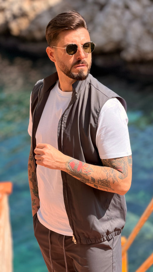 CONJUNTO VERANO • CHALECO + SHORTS • GRIS